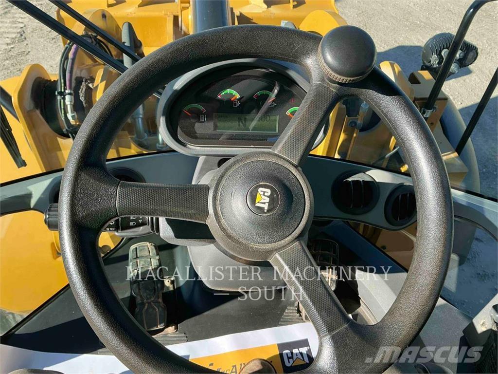 CAT 938M Kolesové nakladače