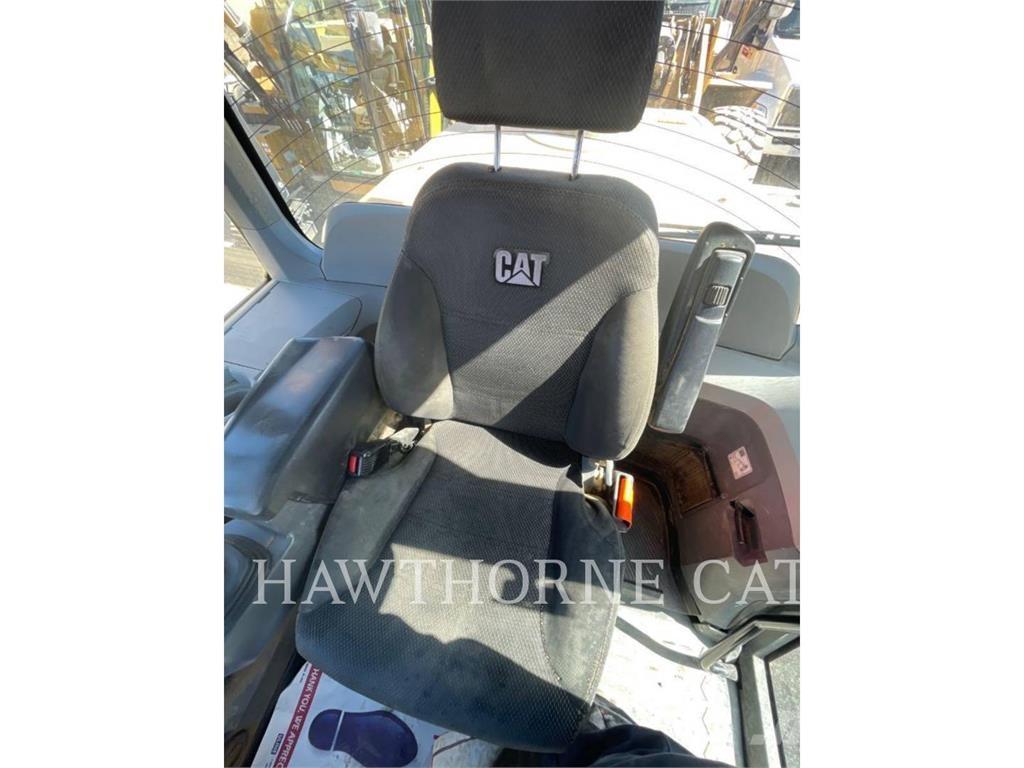 CAT 938M Kolesové nakladače