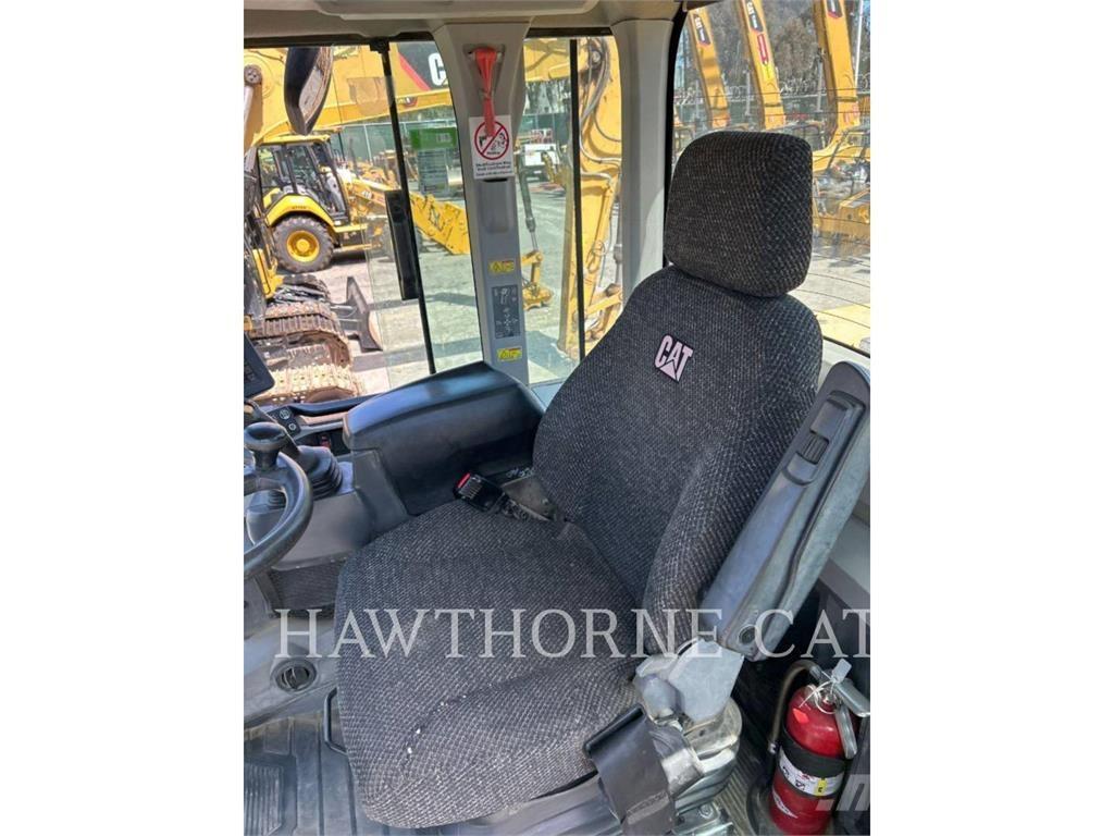 CAT 938M Kolesové nakladače