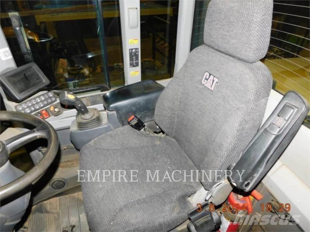 CAT 938M FC Kolesové nakladače