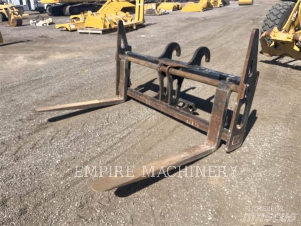 CAT 938M FC FK Vidlica