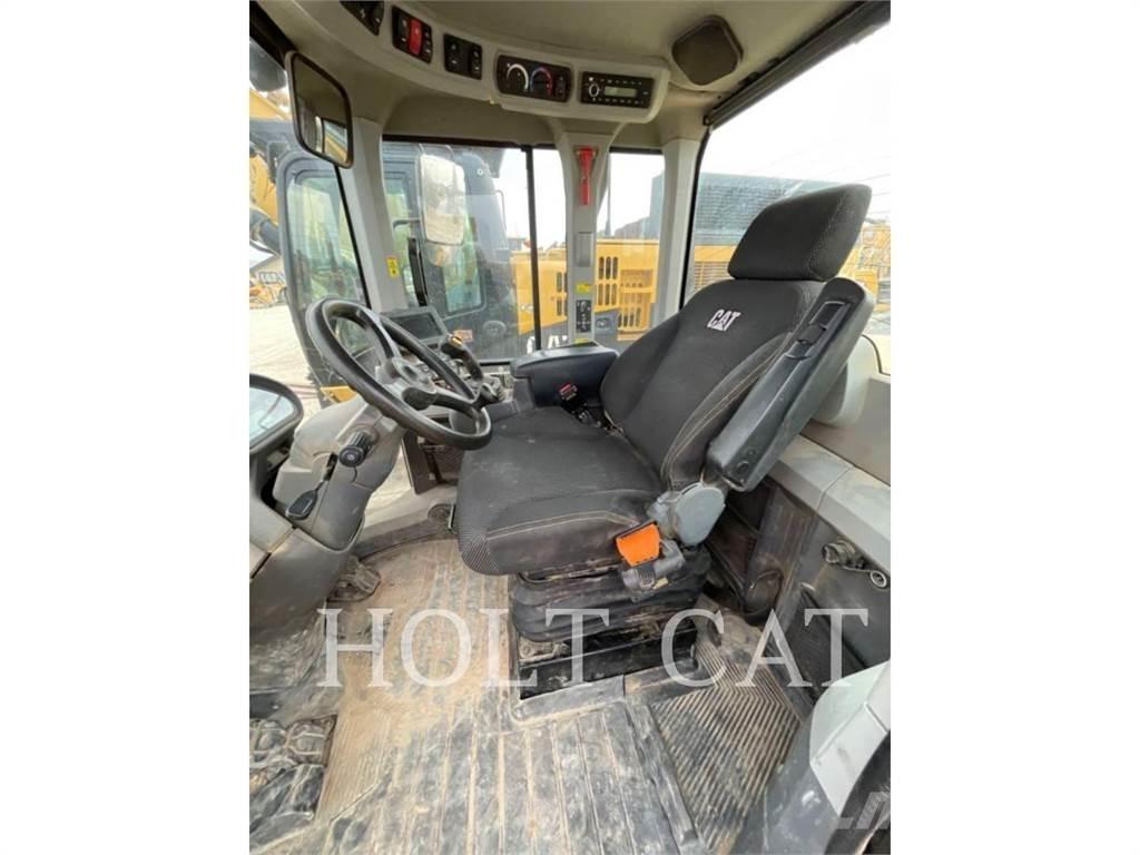 CAT 938M QC Kolesové nakladače