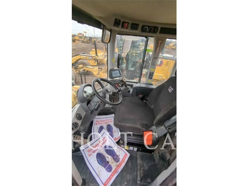 CAT 938M QC Kolesové nakladače