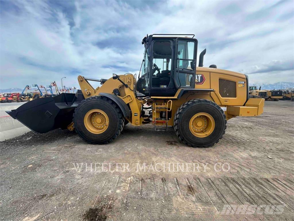 CAT 938M QC 3V Kolesové nakladače