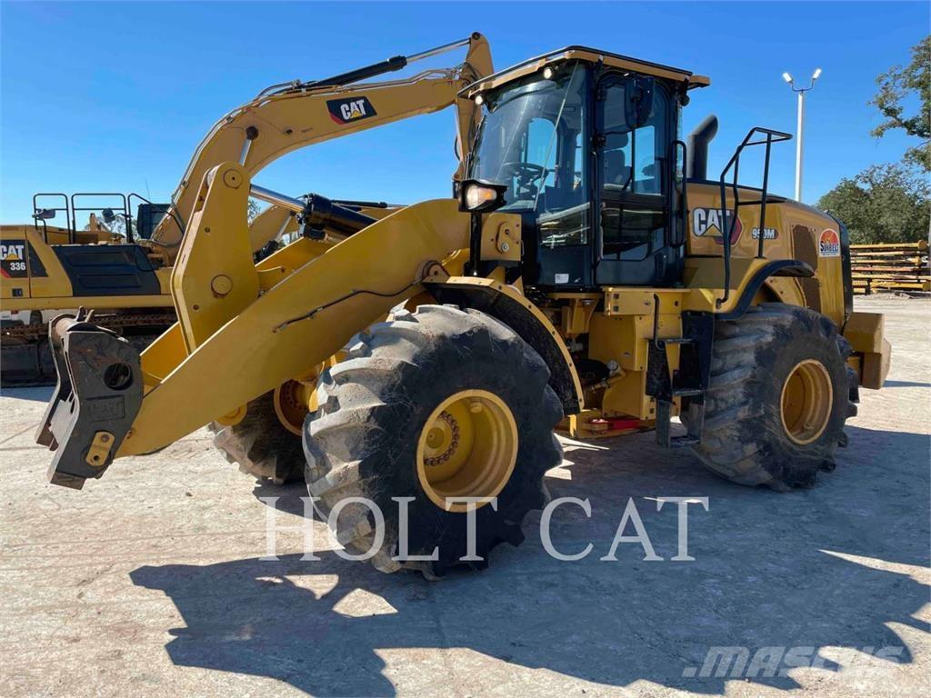 CAT 950M Kolesové nakladače