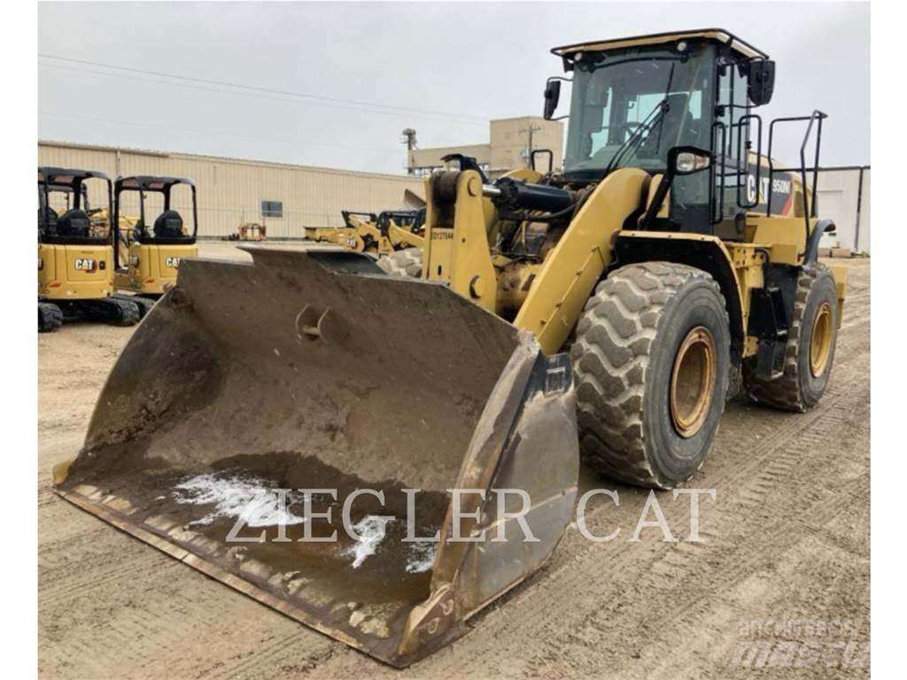 CAT 950M Kolesové nakladače