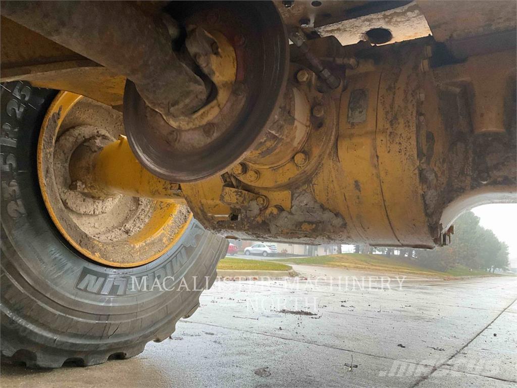 CAT 950M Kolesové nakladače