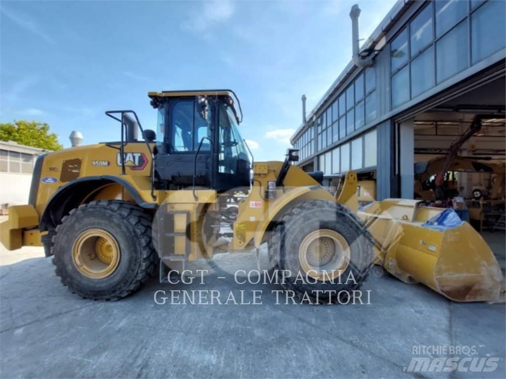 CAT 950M Kolesové nakladače
