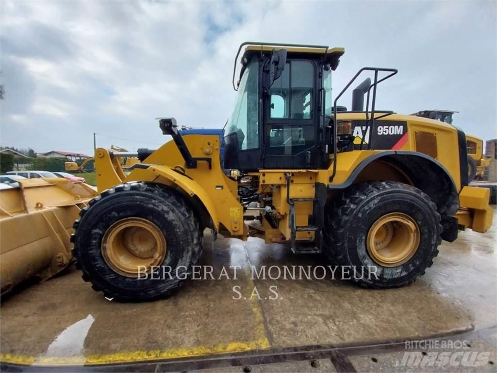 CAT 950M Kolesové nakladače