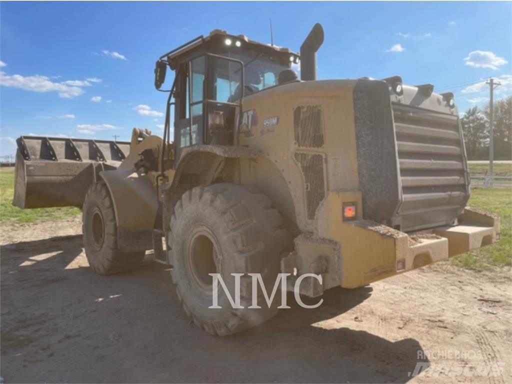 CAT 950M Kolesové nakladače