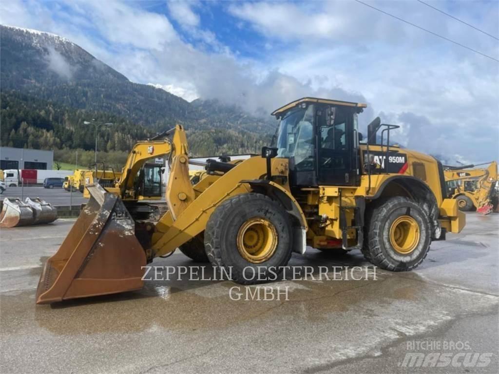 CAT 950M Kolesové nakladače