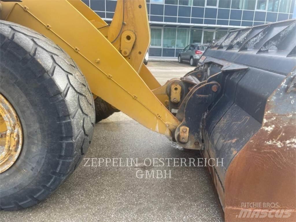 CAT 950M Kolesové nakladače
