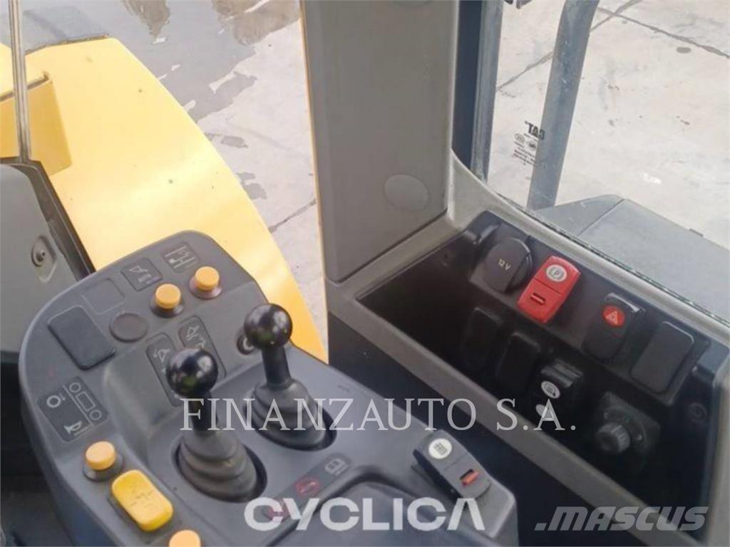 CAT 950M Kolesové nakladače