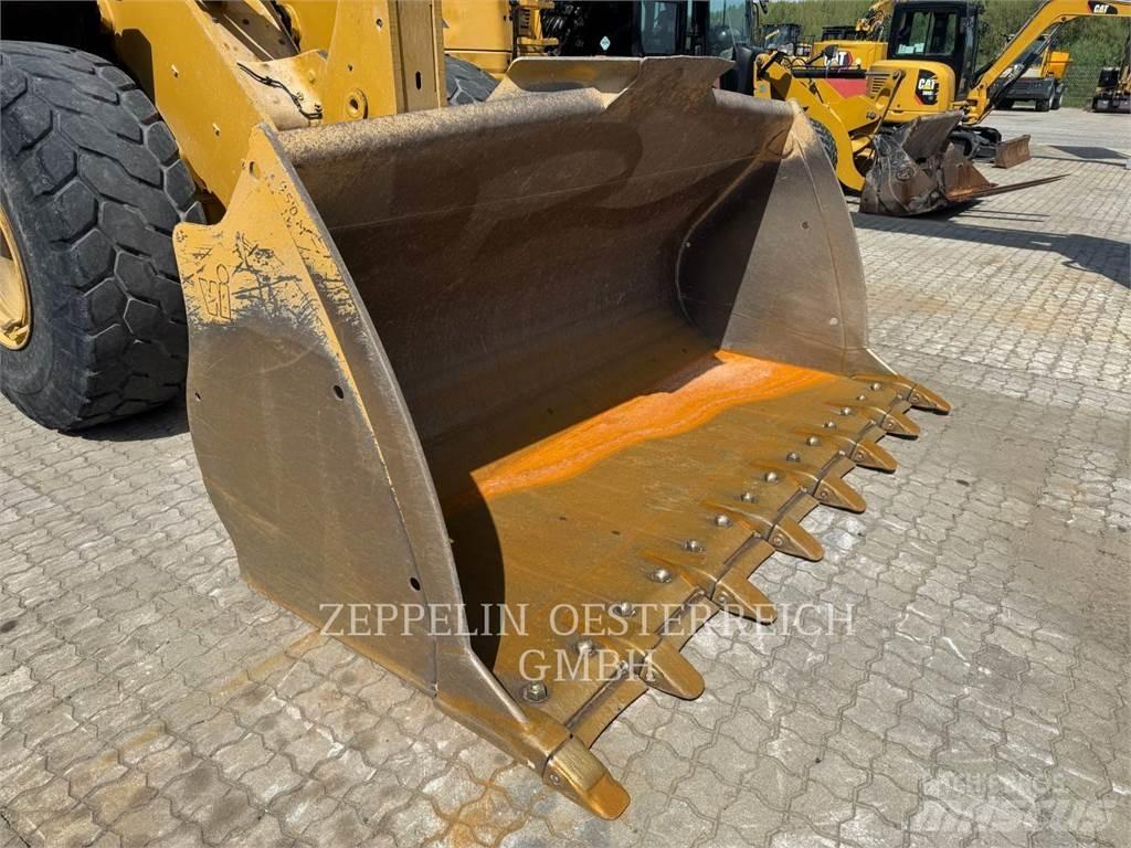CAT 950M Kolesové nakladače
