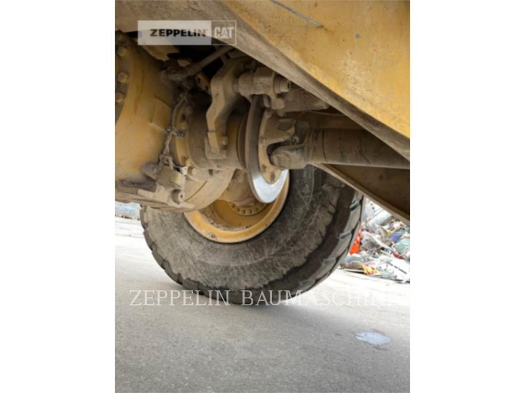 CAT 950M Kolesové nakladače