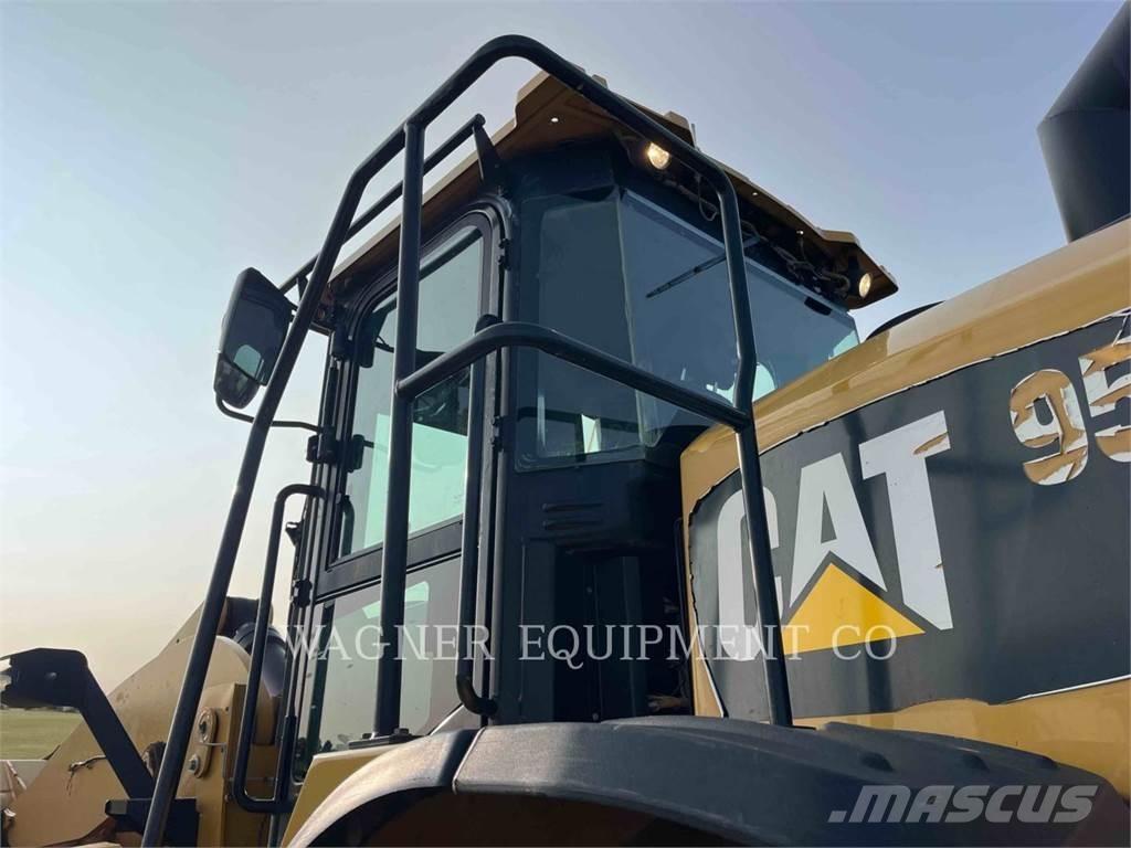 CAT 950M Kolesové nakladače