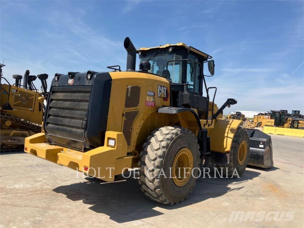 CAT 950M Kolesové nakladače