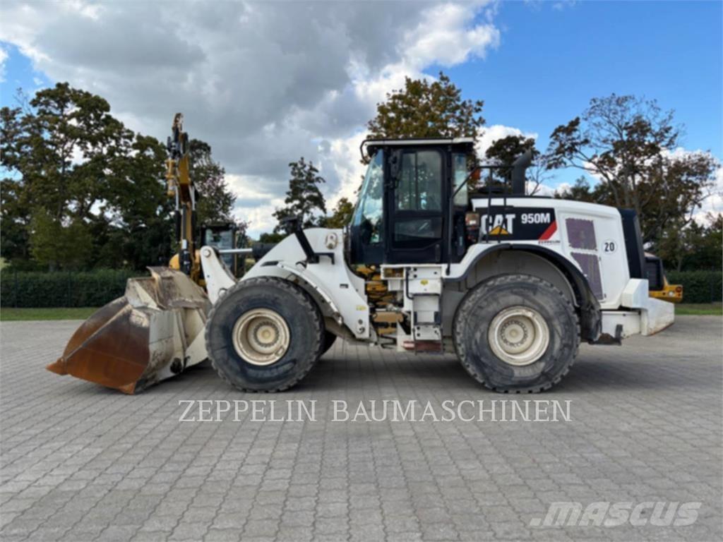 CAT 950M Kolesové nakladače