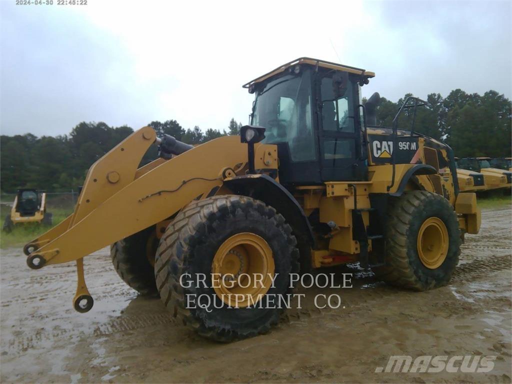 CAT 950M Kolesové nakladače