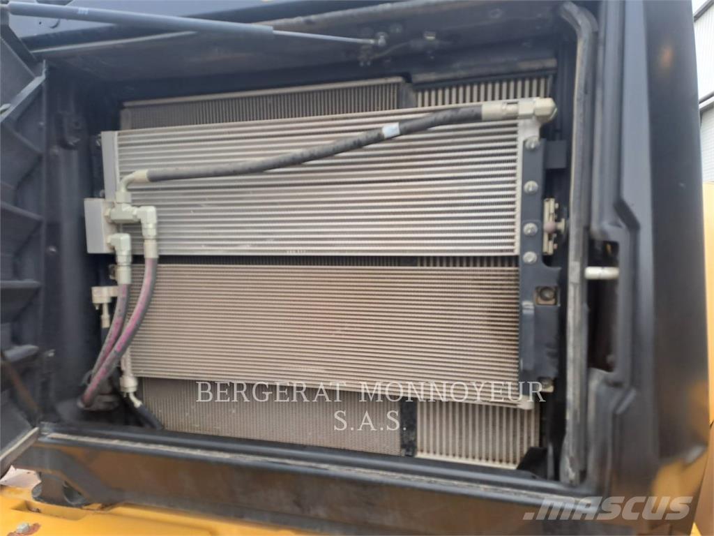 CAT 950M Kolesové nakladače