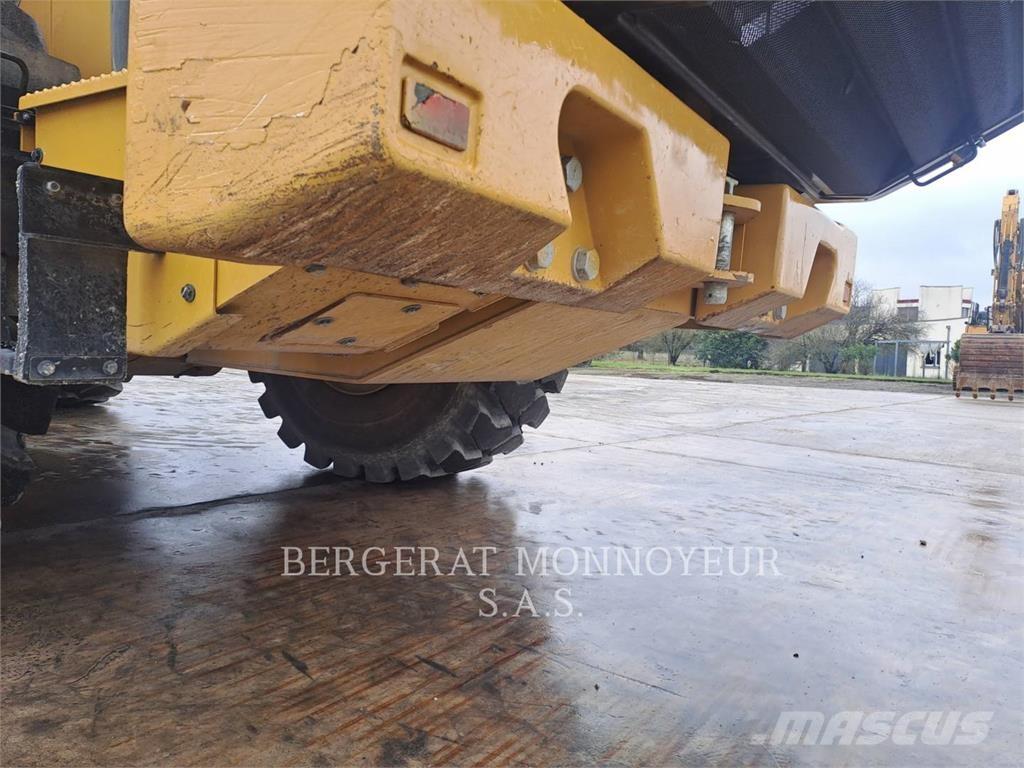 CAT 950M Kolesové nakladače