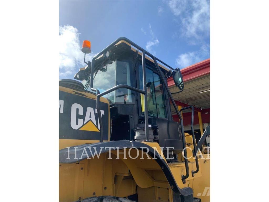 CAT 950M Kolesové nakladače