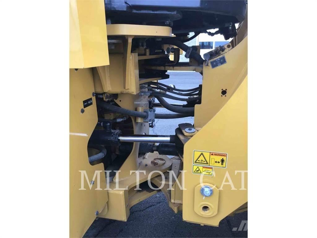 CAT 962M Kolesové nakladače