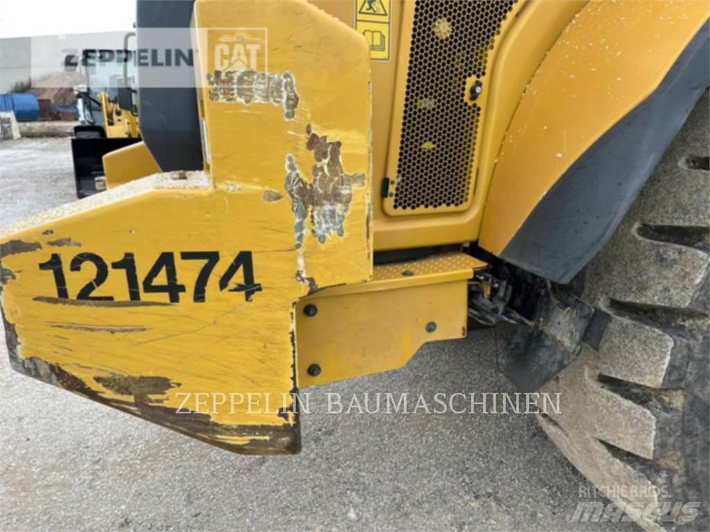 CAT 962M Kolesové nakladače
