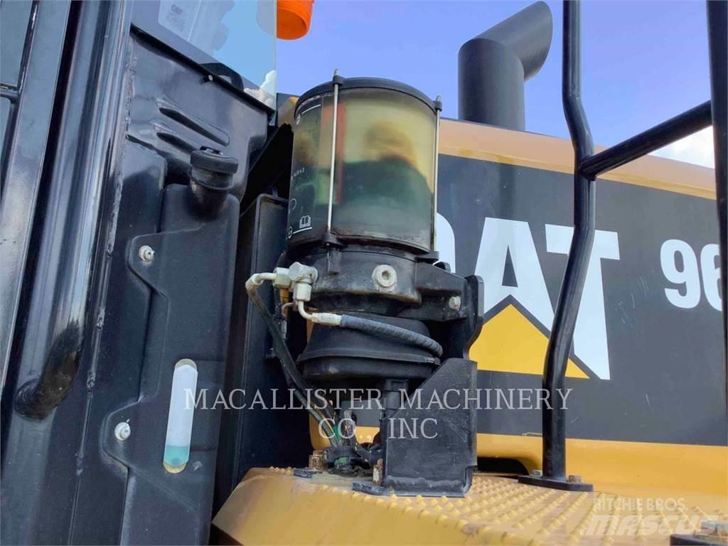 CAT 962M Kolesové nakladače