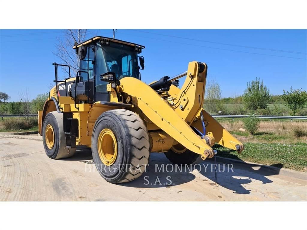 CAT 962M Kolesové nakladače