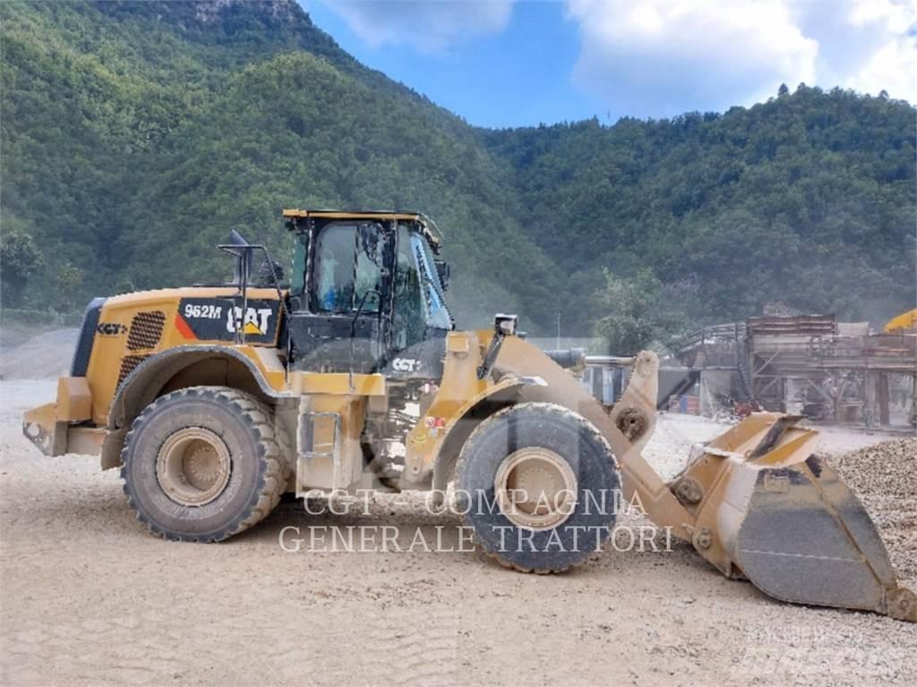 CAT 962M Kolesové nakladače