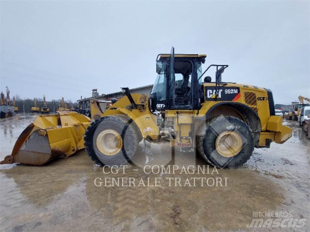 CAT 962M Kolesové nakladače