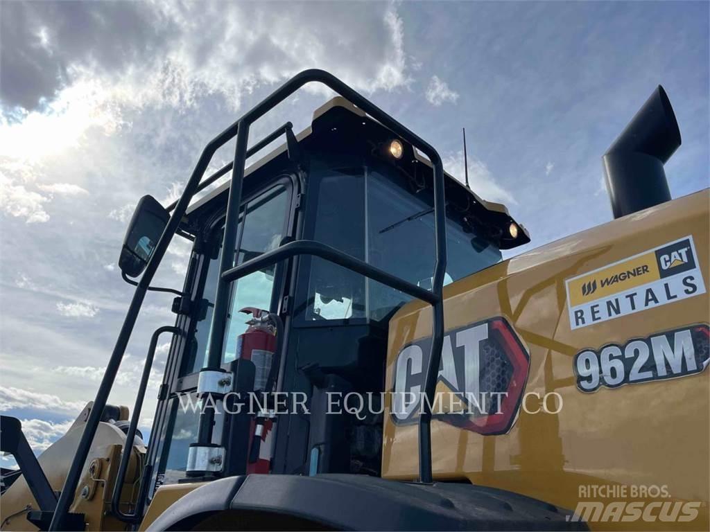 CAT 962M Kolesové nakladače