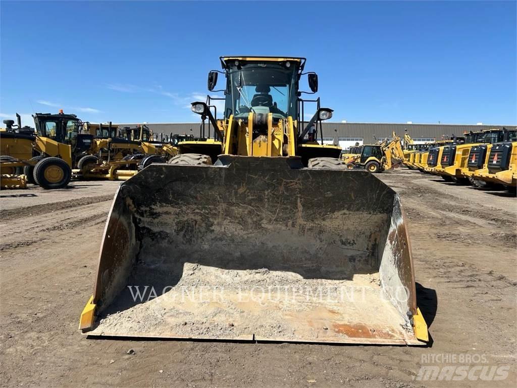 CAT 962M Kolesové nakladače