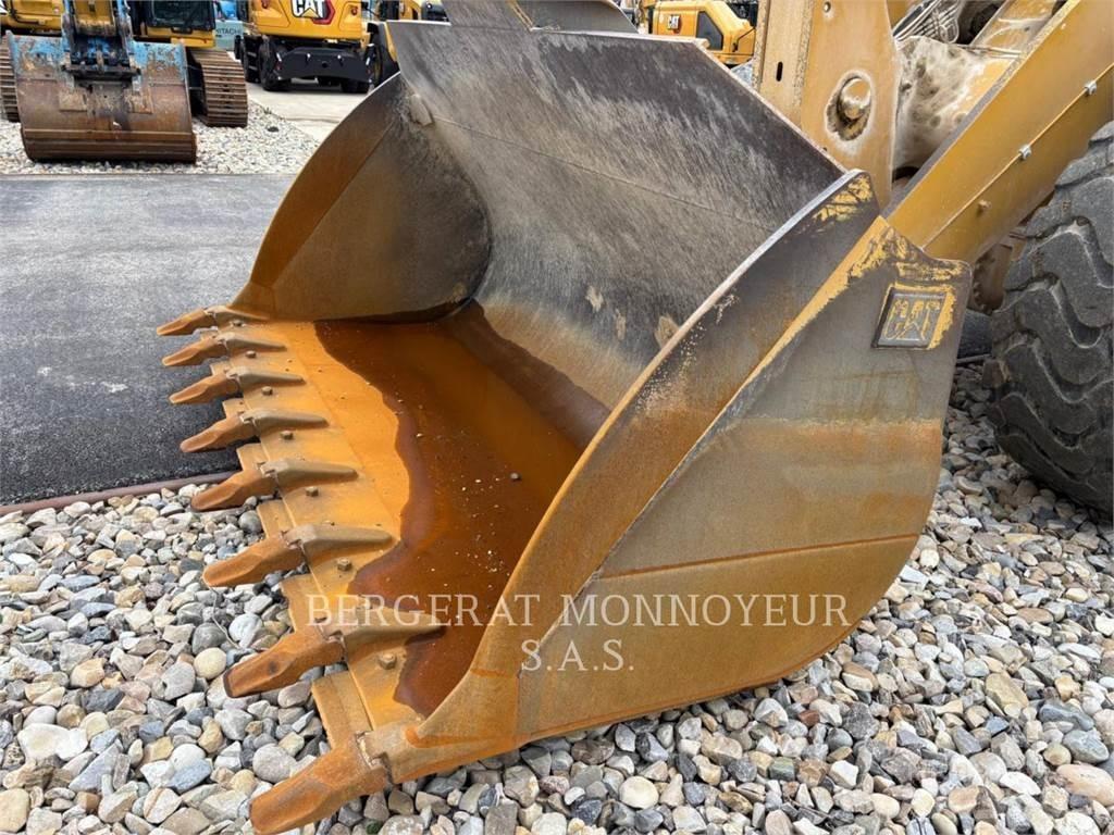 CAT 962M Kolesové nakladače