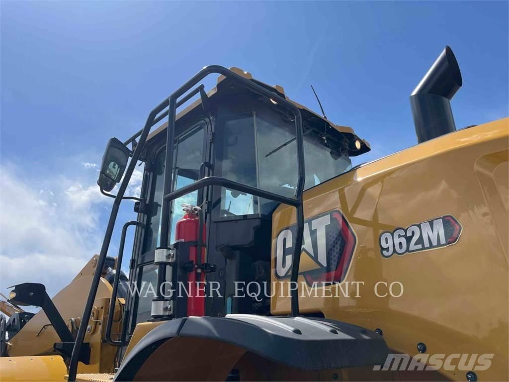 CAT 962M Kolesové nakladače