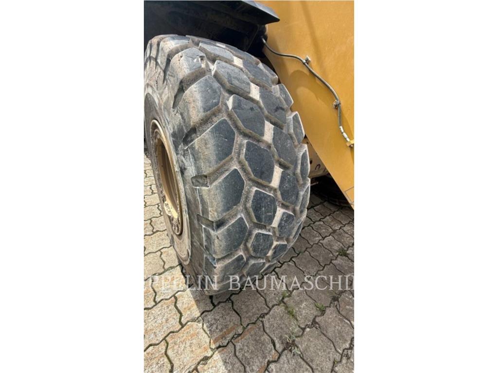 CAT 962M Kolesové nakladače