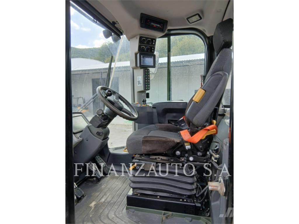 CAT 962M Kolesové nakladače