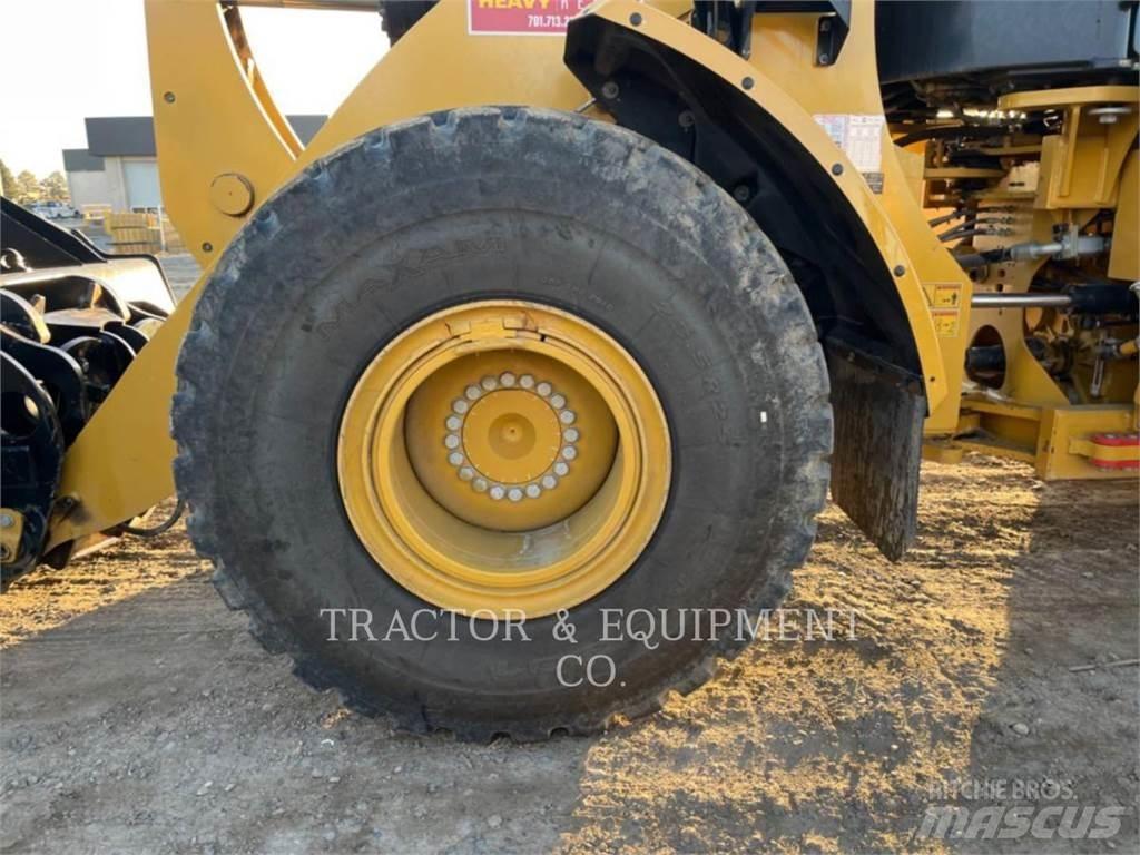 CAT 962M Kolesové nakladače