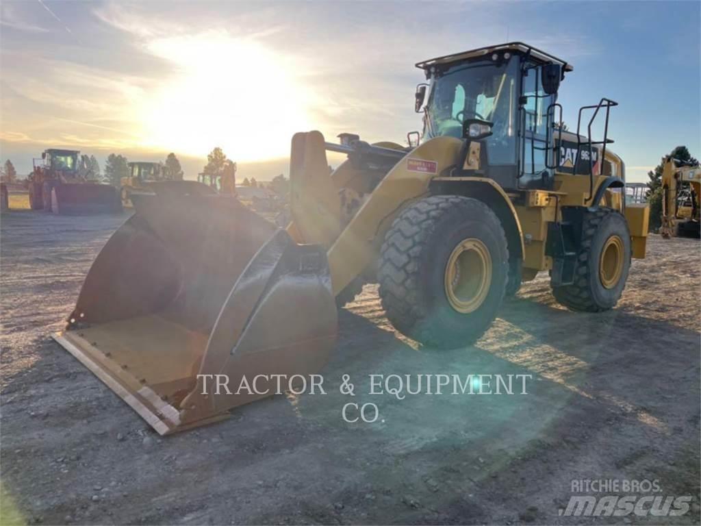 CAT 962M Kolesové nakladače