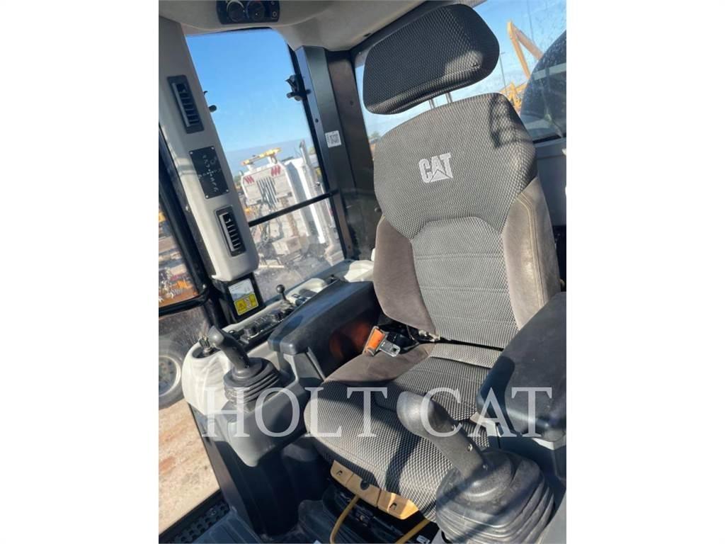 CAT 963 Kolesové nakladače