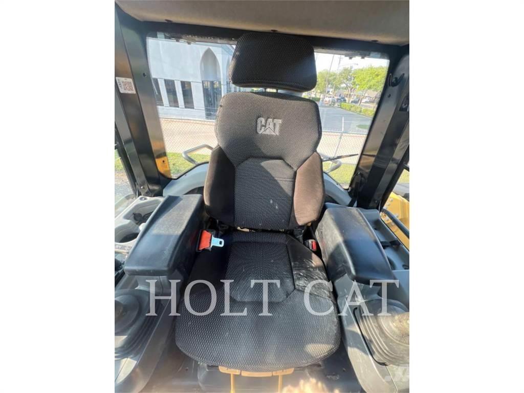 CAT 963 Pásové nakladače