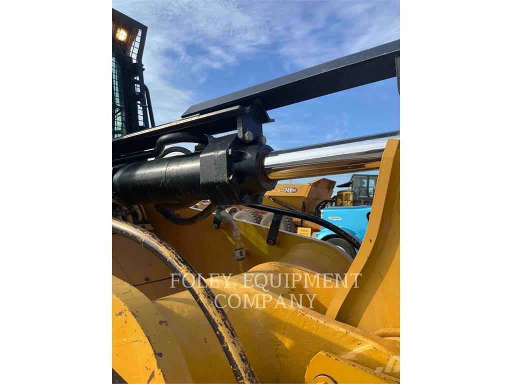 CAT 963D Pásové nakladače