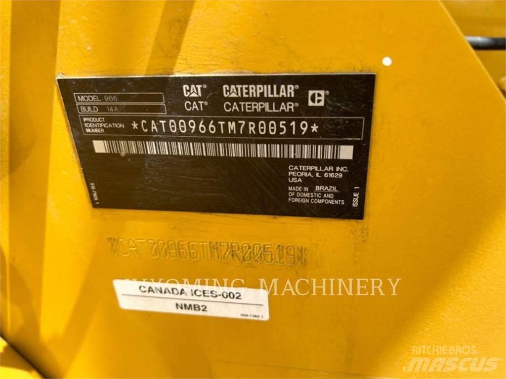 CAT 966 Kolesové nakladače