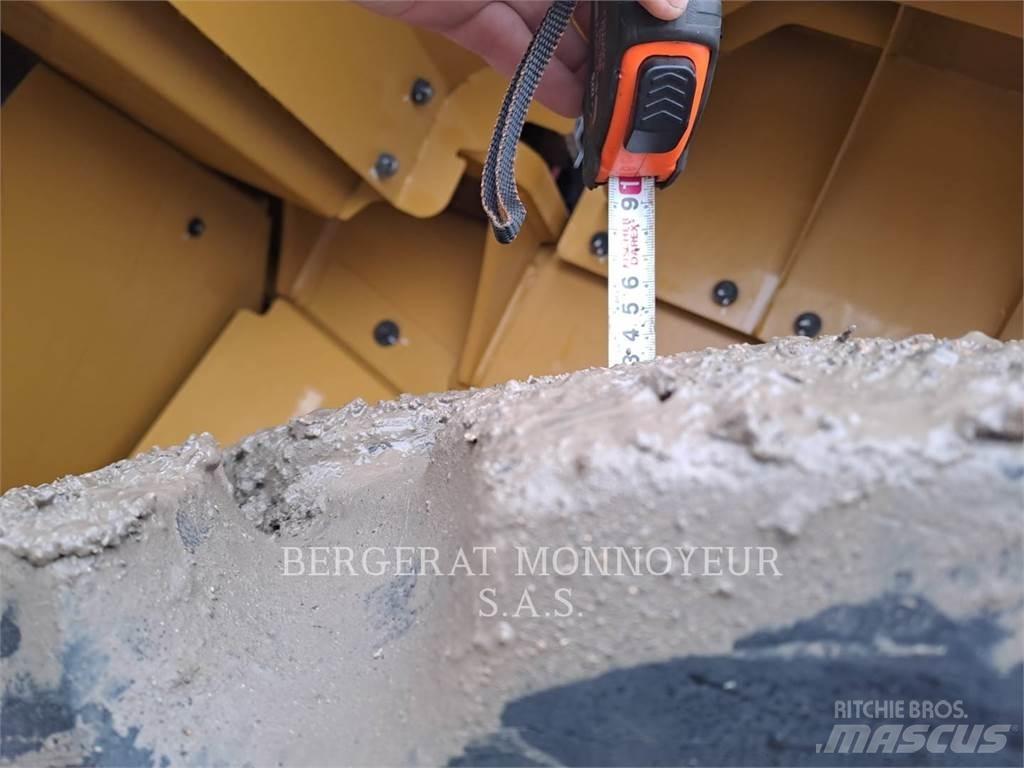 CAT 966 Kolesové nakladače