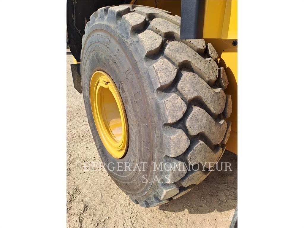 CAT 966 Kolesové nakladače