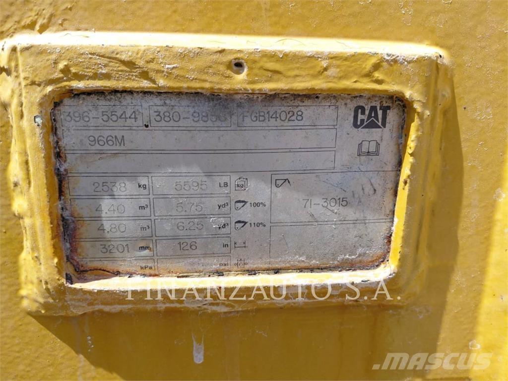 CAT 966 Kolesové nakladače