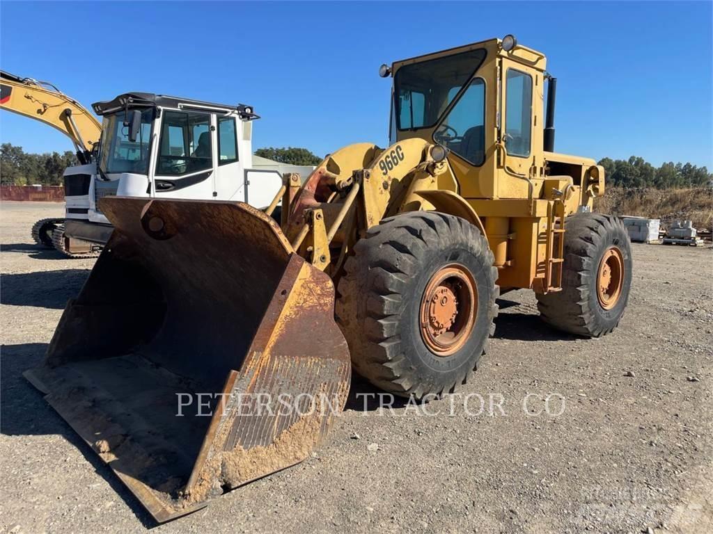 CAT 966C Kolesové nakladače