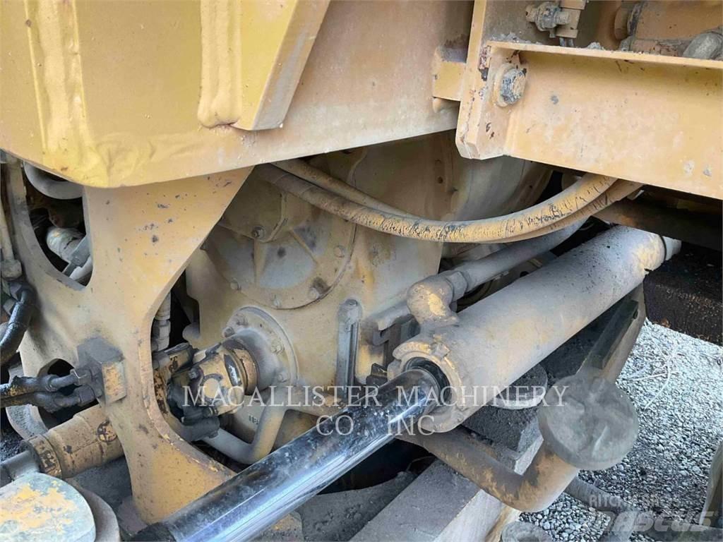 CAT 966G Kolesové nakladače