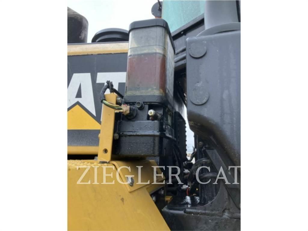 CAT 966K Kolesové nakladače